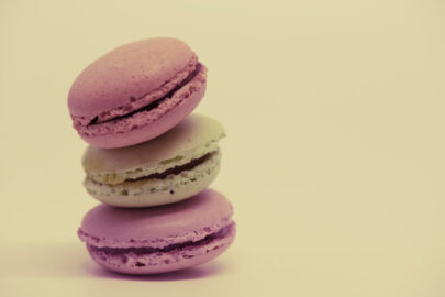 Pile of colorful macaroons - slon.pics - free stock photos and illustrations