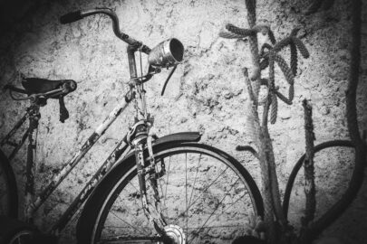 Old rusty vintage bicycle near the concrete wall - slon.pics - free stock photos and illustrations