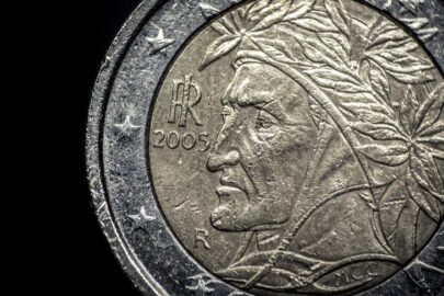 Close up of Italian euro coin - slon.pics - free stock photos and illustrations