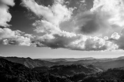 Cloudy landscape in black and white - slon.pics - free stock photos and illustrations