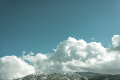 Clouds floating over mountain - slon.pics - free stock photos and illustrations
