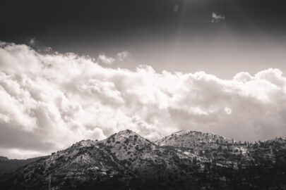 Snow-capped mountain peak against cloudy sky - slon.pics - free stock photos and illustrations