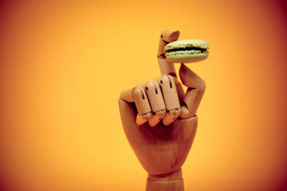 Wooden hand holding macaroon - slon.pics - free stock photos and illustrations