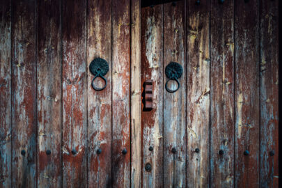 Old wooden door - slon.pics - free stock photos and illustrations
