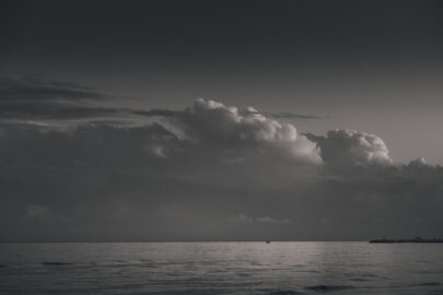 Moody cloudscape over sea - slon.pics - free stock photos and illustrations