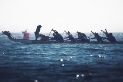 Dragon boat crew silhouette - slon.pics - free stock photos and illustrations