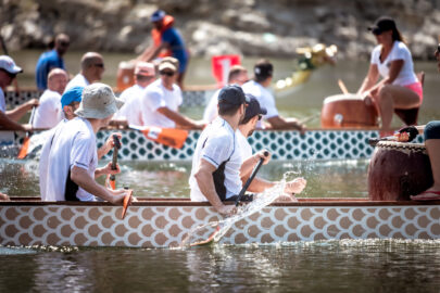 People racing at the Dragon boat festival - slon.pics - free stock photos and illustrations