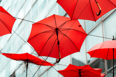 Red umbrellas - slon.pics - free stock photos and illustrations