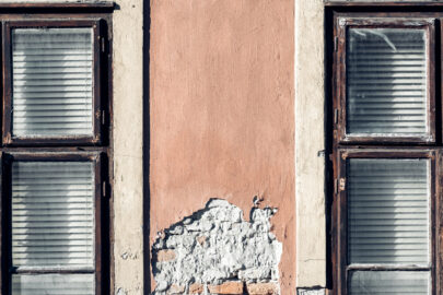 Two windows on the facade of an old house - slon.pics - free stock photos and illustrations